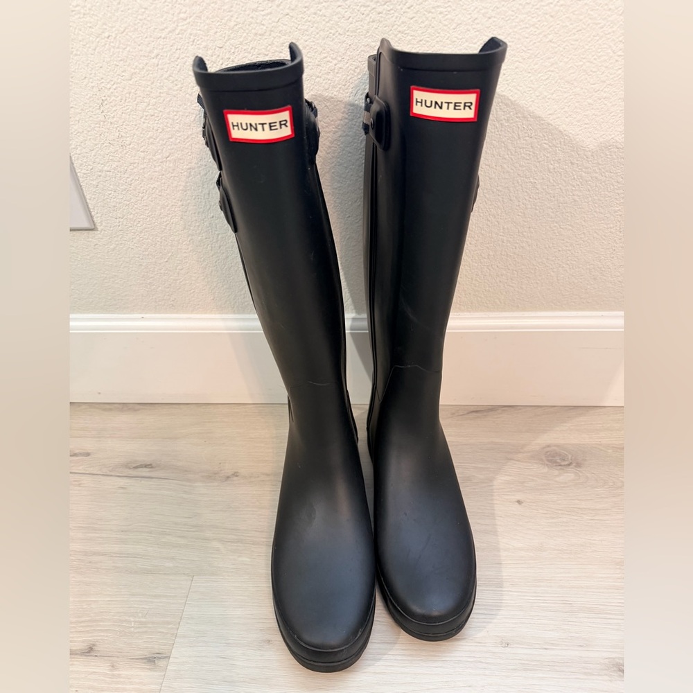 Hunter Black Women's Rain Boot. Size 10. Excellent used condition